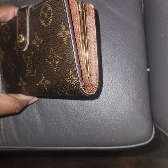 Louis Vuitton LV Deauville Monogram w/ Wallet - Picture 11 of 16